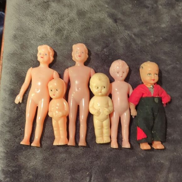 Lot 6 Vintage Hard Plastic Dollhouse Dolls - Picture 1 of 9